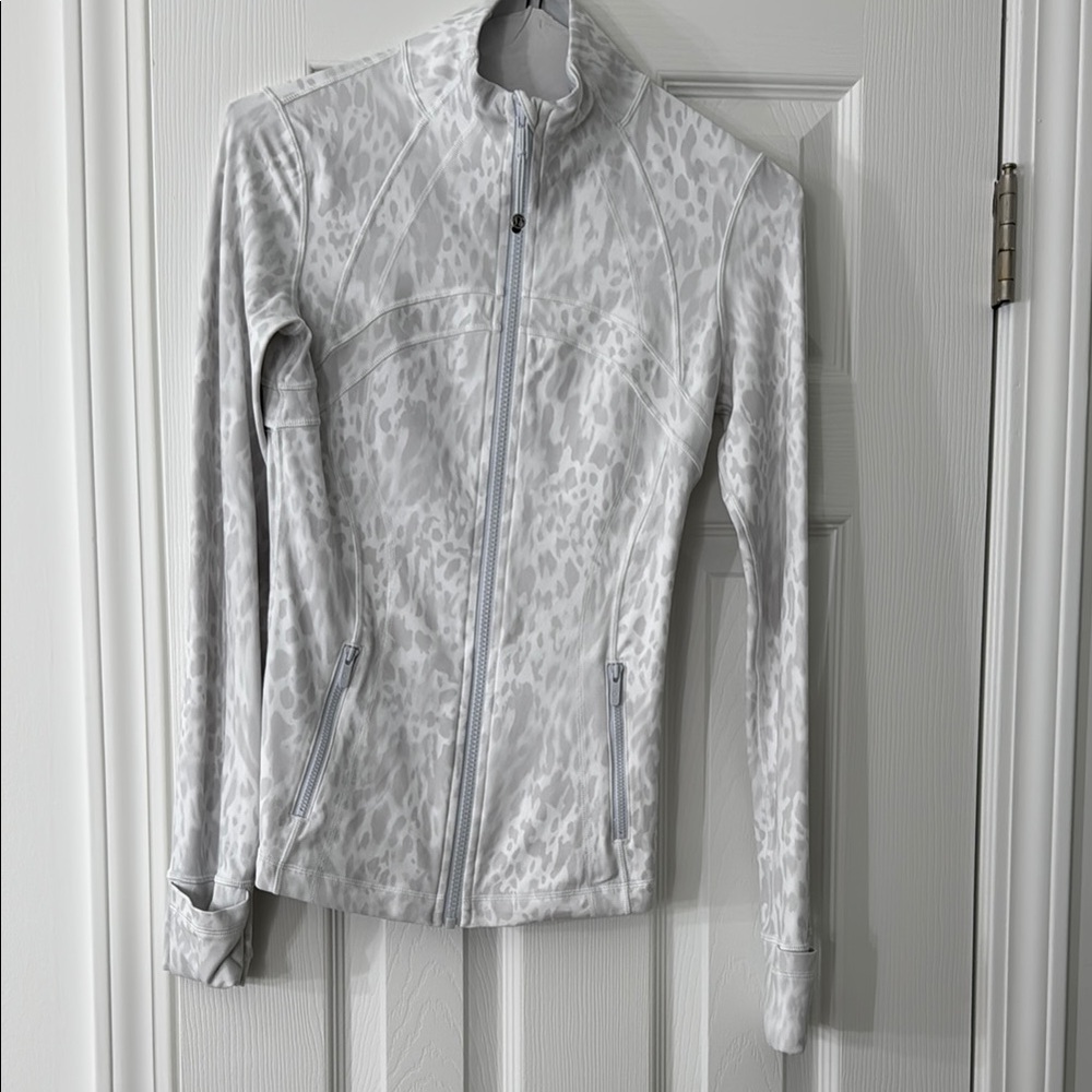 Lululemon Athletica White define jacket nulu size 4 like new